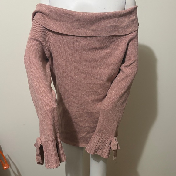 Chic Mauve Off-Shoulder Sweater - Picture 2 of 5